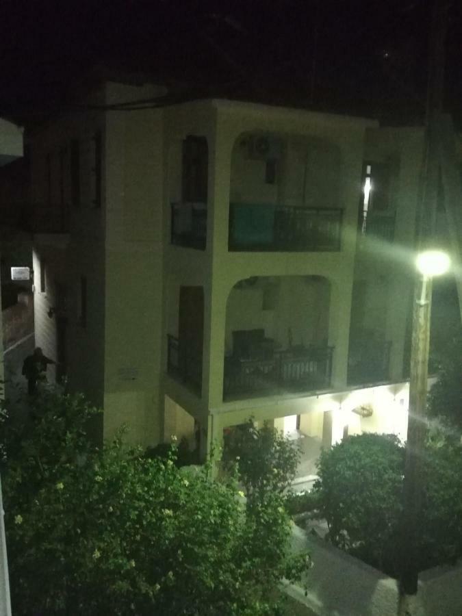 ミリナKatsaraki Fotiniアパートメント エクステリア 写真